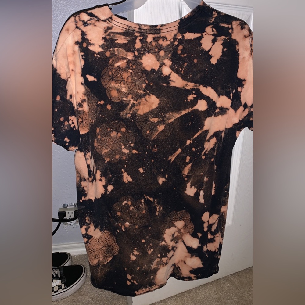 Acid washed vneck shirt 🖤